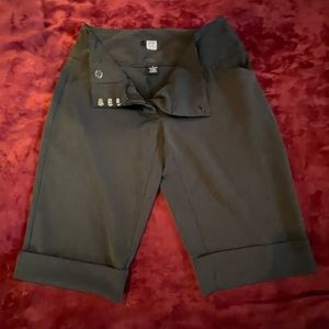 Black pinstripe dressy capris below the knee size 2P